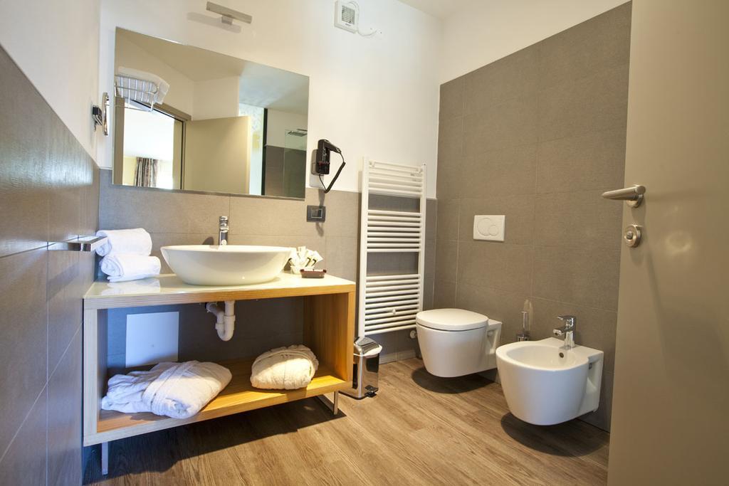 Harmony Suite Hotel Selvino Kamer foto