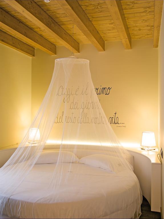 Harmony Suite Hotel Selvino Kamer foto